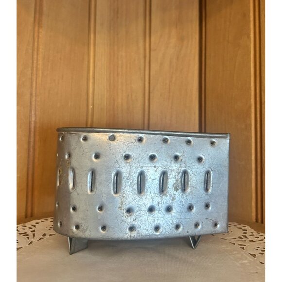 Antique Tin Heart Cheese Mold Strainer Folk Art Primitive Footed Kitchen Decor - Picture 7 of 7